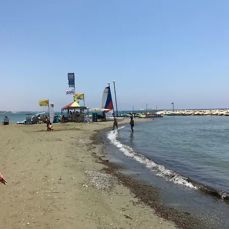 Appartement Blue Skies 2: 2 Beds, 9 Min Walk To Beach *